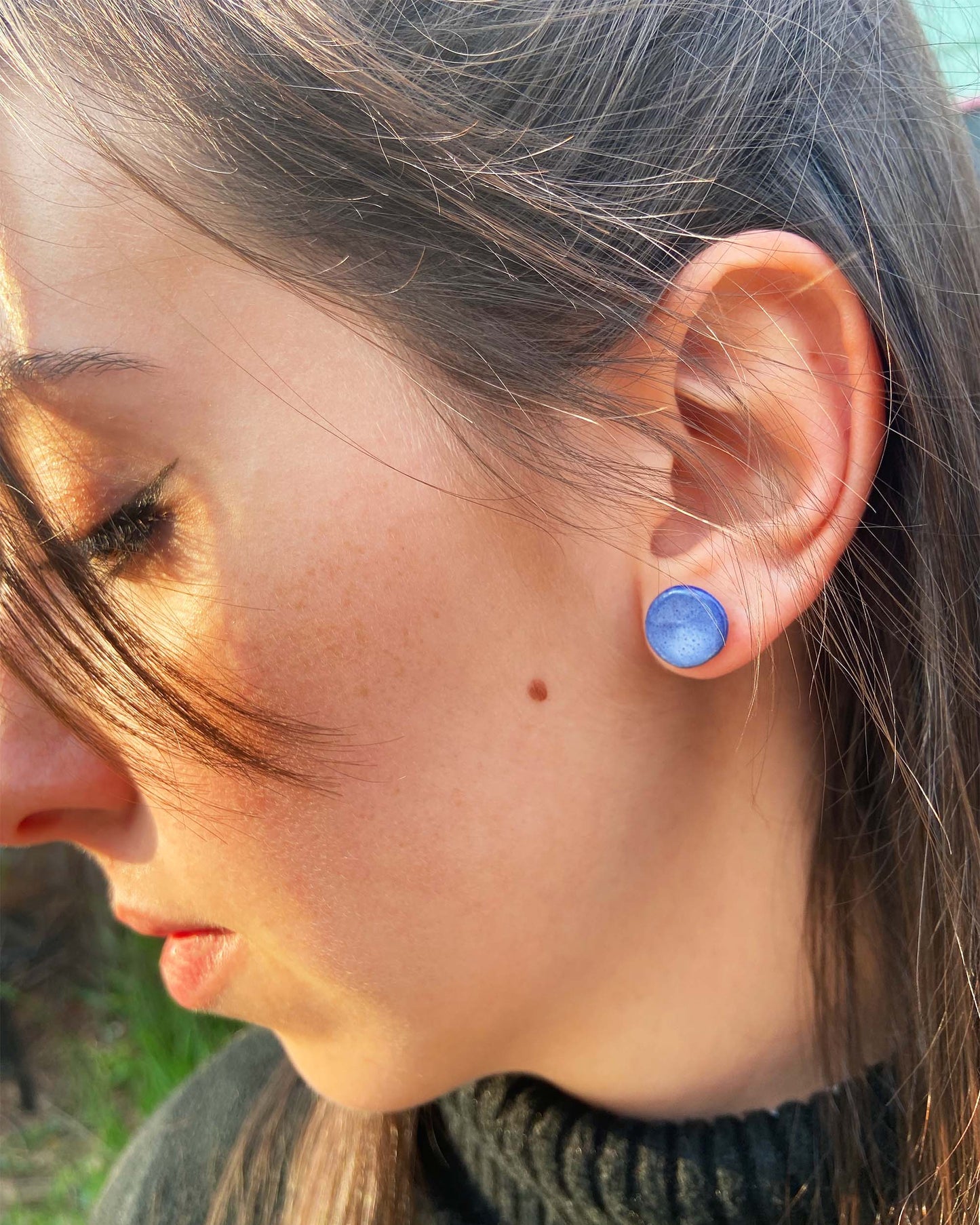 Orecchini bottone blu
